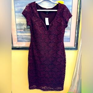 Burgundy lace cap-sleeved sweetheart-neckline cocktail dress